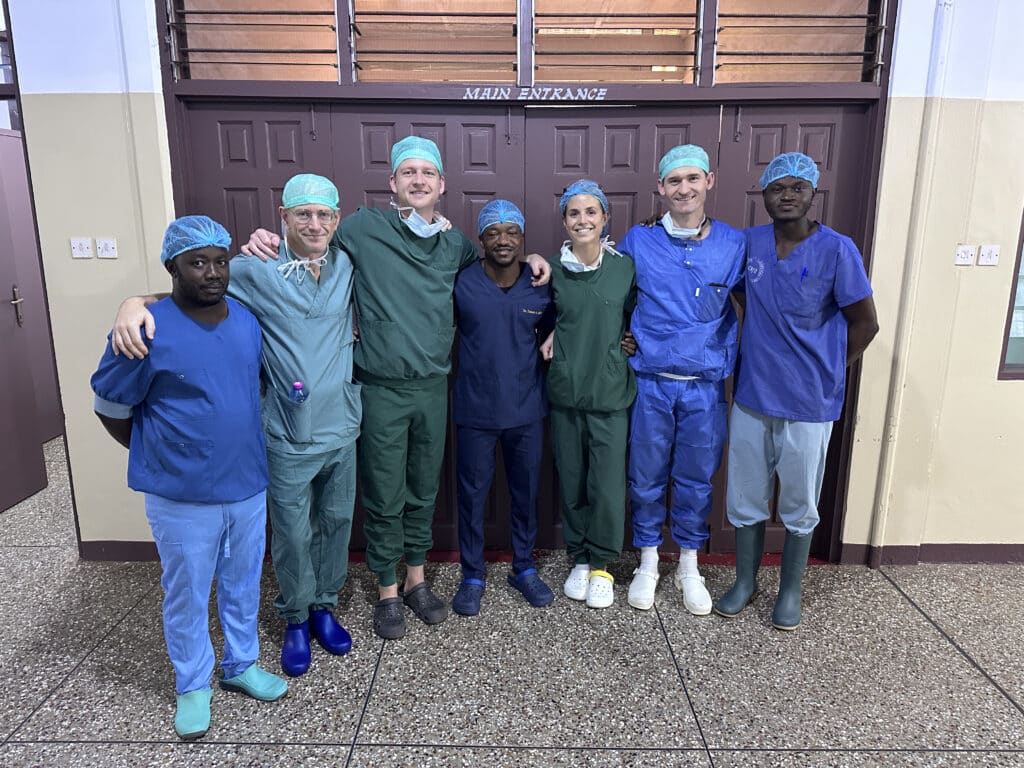 Figur 1. Teamet sammen med kursdeltakere. Emmanuel Amoah, Hans Gunnar Botnen, Robbert-Jan Lindeman, Daniel Adjei, Irina Balieva, Jens Christian Bech, Francis Opoku-Twene